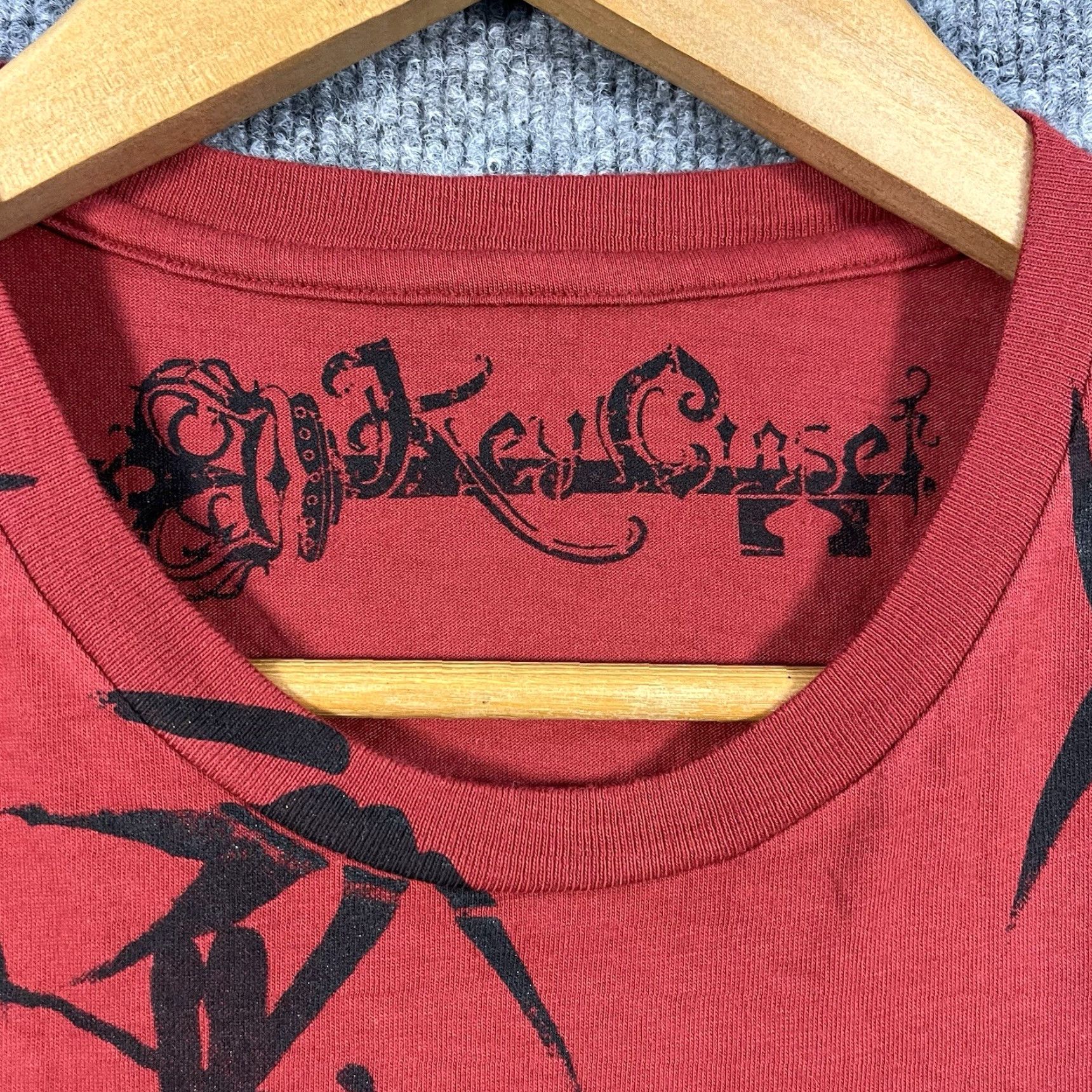 Vintage Key Closet Shirt Mens Medium Red Cross T-Shirt Y2K Grunge Art Vintage Tiger Size US M / EU 48-50 / 2 - 2 Thumbnail