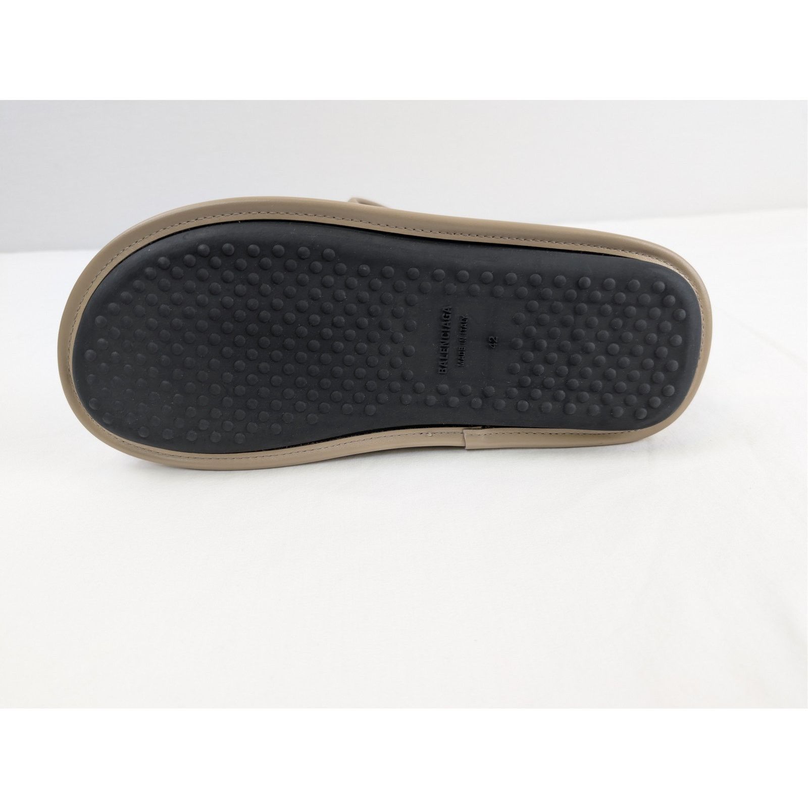 Balenciaga o1rshd1 Carrera Lux Calfskin Home Flat Slipper Taupe/Black Size US 9 / EU 42 - 11 Thumbnail