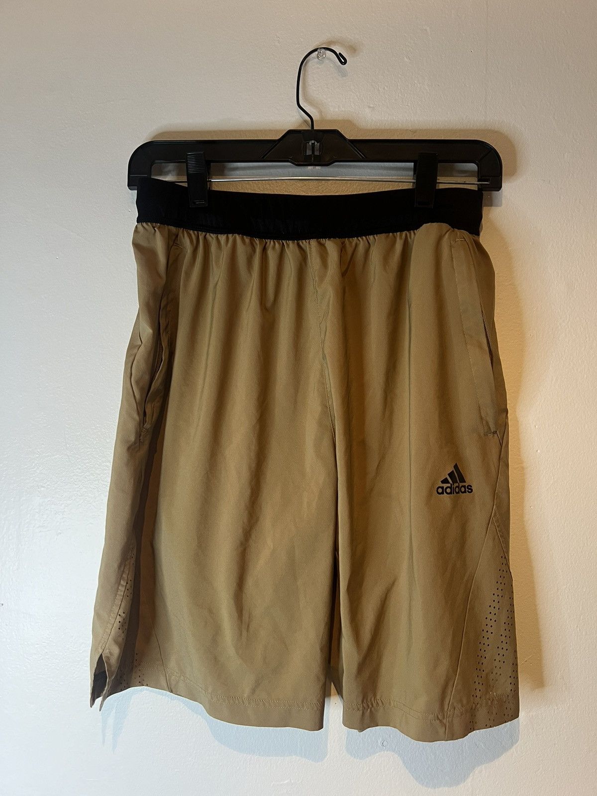 Adidas Adidas Men Size M Axis 22 Woven Shorts Pockets Tan Beige Size US 36 / EU 52 - 1 Thumbnail