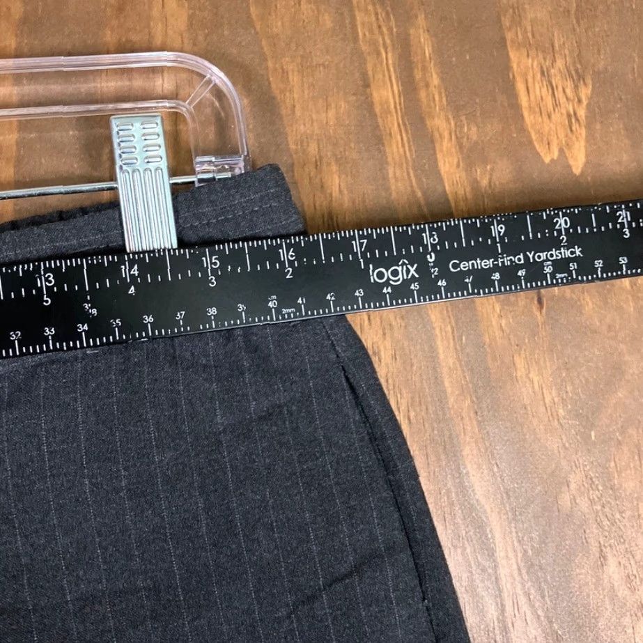 Banana Republic Banana Republic Mens Pants Gray Pinstripe Mason Athletic Tapered Stretch 32x30 Pants Mens Regular Gray Pinstripe Tapered Stretch 32x30 Size US 31 - 7 Thumbnail