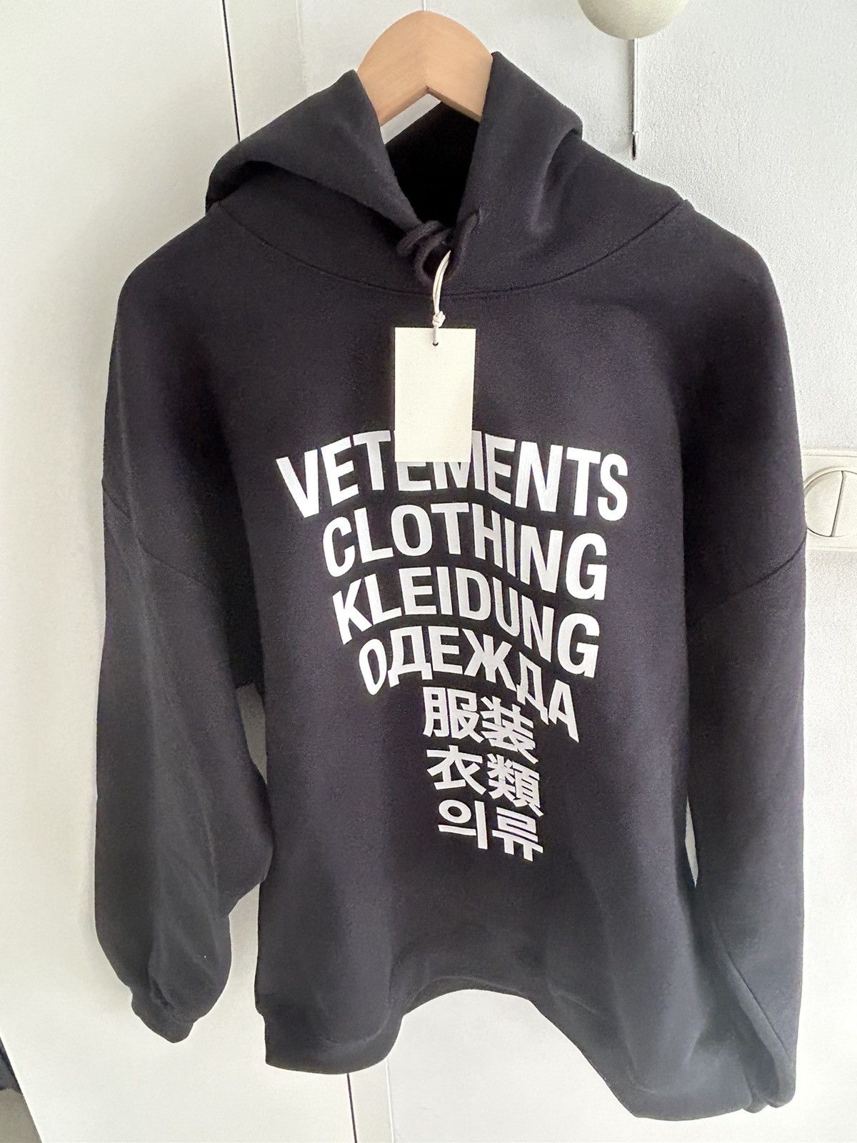 VETEMENTS Black 'Vetements Translation' Hoodie