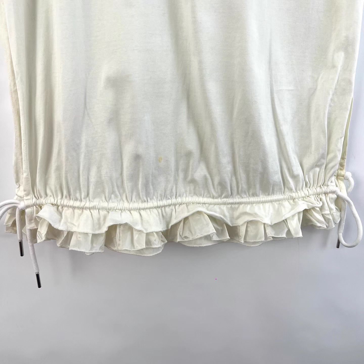 Moncler Moncler White Ruffle Hem Slit Short Sleeve T-shirt K12 Size US S / EU 44-46 / 1 - 6 Thumbnail
