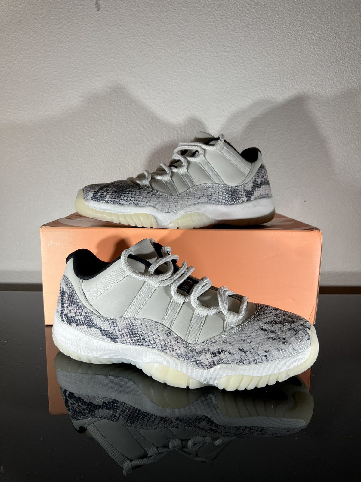 Jordan Brand Jordan 11 Low “Light Bone Snakeskin” size 11 Size US 11 / EU 44 - 1 Thumbnail