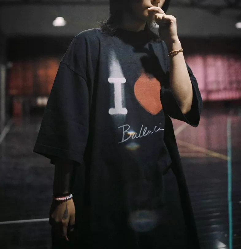 Balenciaga Balenciaga Black Heart Print SS T XS 95new 14611 Size US XS / EU 42 / 0 - 4 Thumbnail