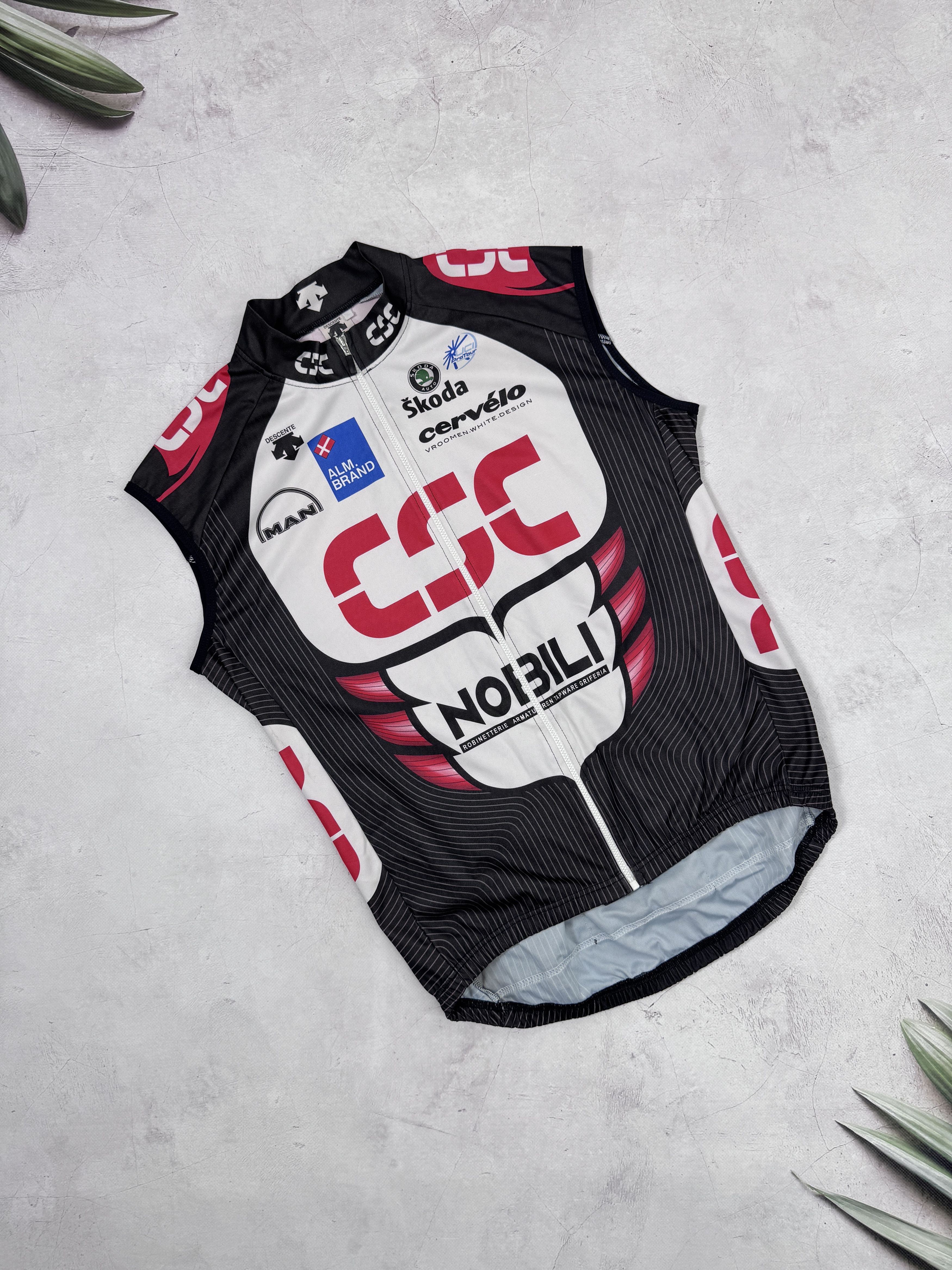 Sports Specialties Descente Team CSC Skoda Man Nobili Vest Cycling Jersey Size US M / EU 48-50 / 2 - 3 Thumbnail