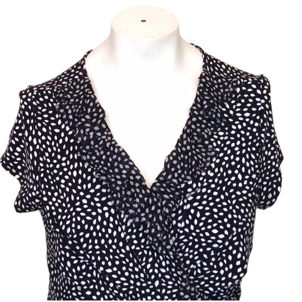 White House Black Market White House Black Market Black White Ruffled Wrap Tunic S Size S / US 4 / IT 40 - 2 Thumbnail