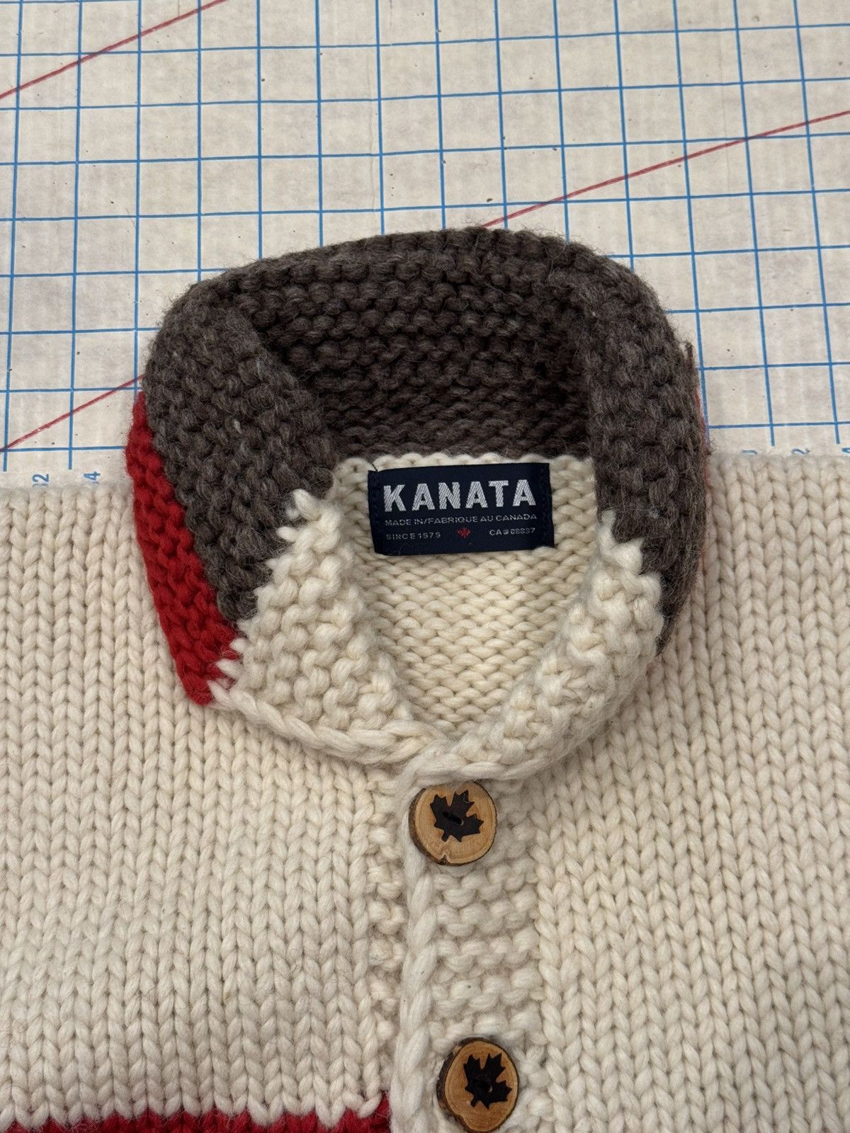 Kanata Hand Knits Kanata Hand Knit Bear Cowichan Style Sweater Fits XL Wool Size US XL / EU 56 / 4 - 5 Thumbnail