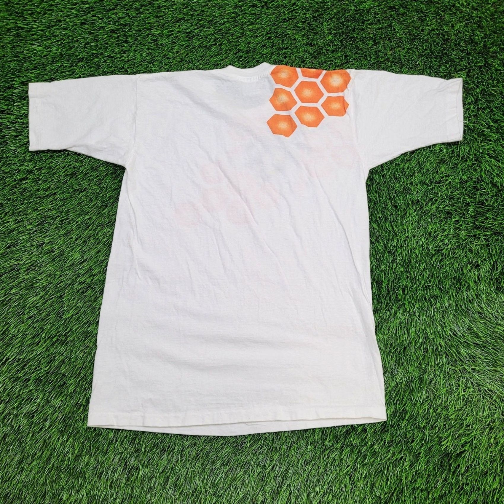 Vintage VINTAGE 90s Bee Honeycomb Shirt S/M White USA Bumblebee Graphic Tee Shirt Mens M Short Sleeve Crew Neck 1990s Vintage Size US M / EU 48-50 / 2 - 2 Thumbnail