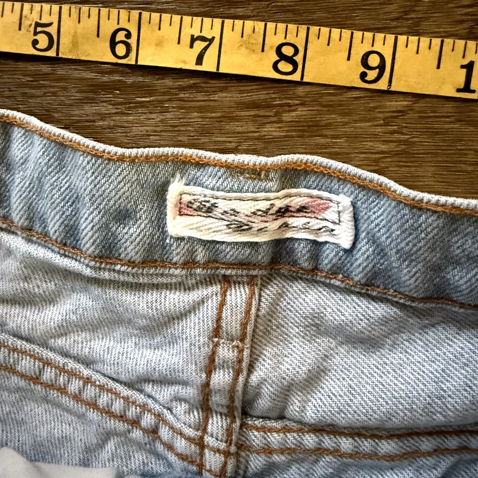 Vintage Light Wash 90s Long Denim Shorts Size 28" / US 6 / IT 42 - 3 Thumbnail