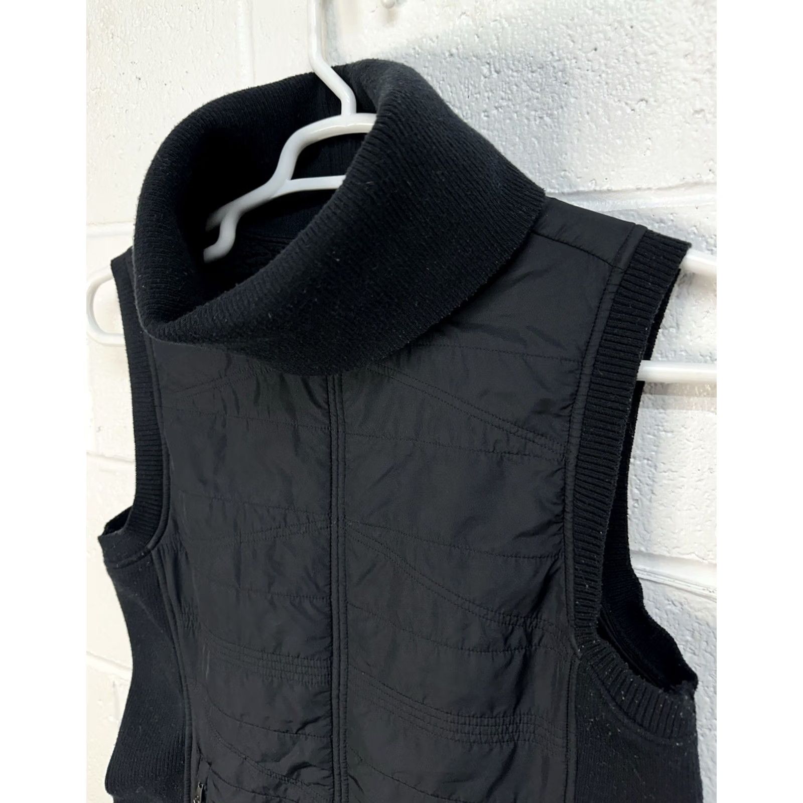 Prana prAna Vest Womens Small Black Pullover Quilted Fleece Lined Pockets Casual Size S / US 4 / IT 40 - 2 Thumbnail