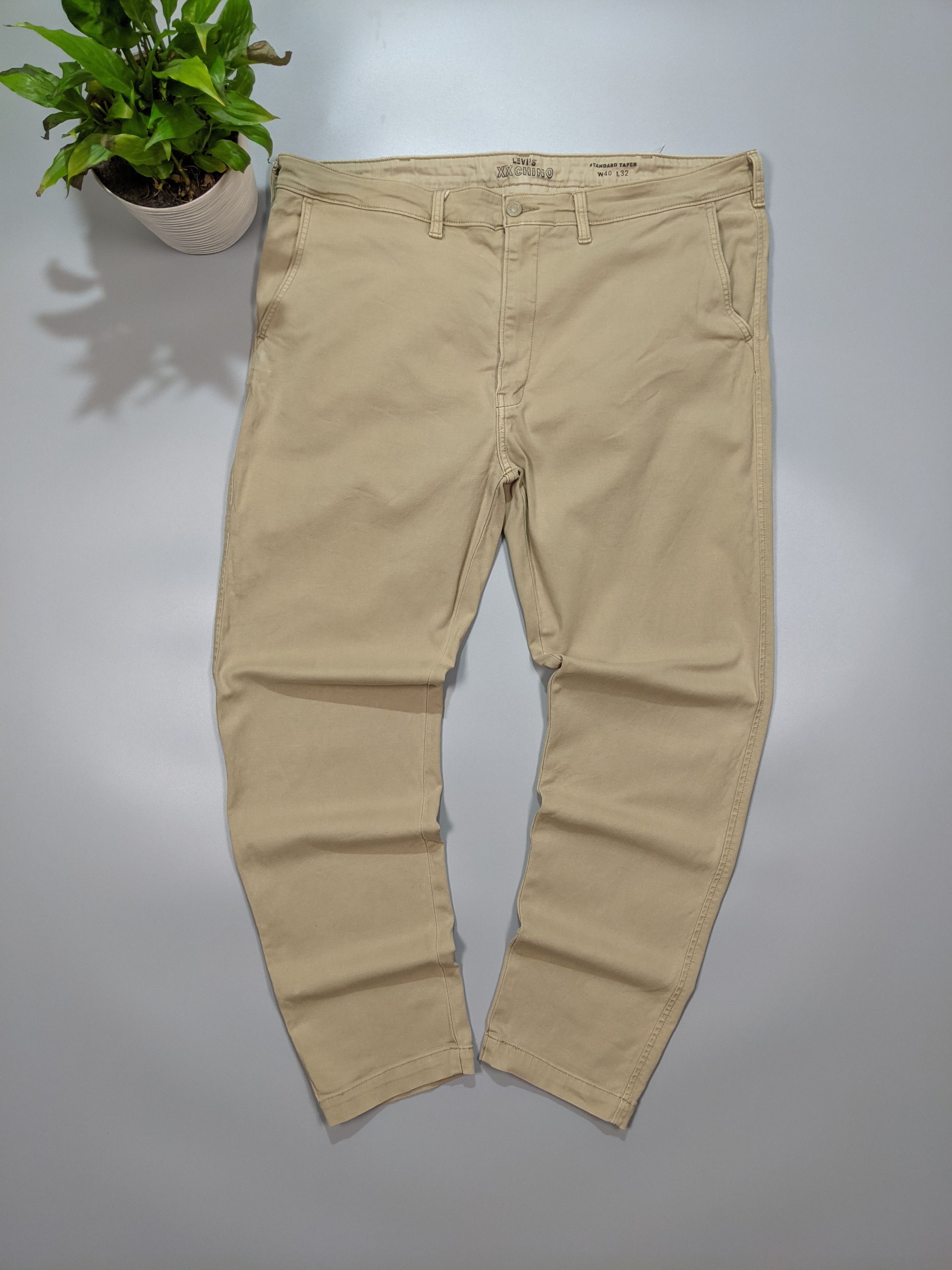 Levi's Vintage Levis Chinos Beige Pants W40 L32 | Tapered Fit Size US 40 / EU 56 - 1 Thumbnail