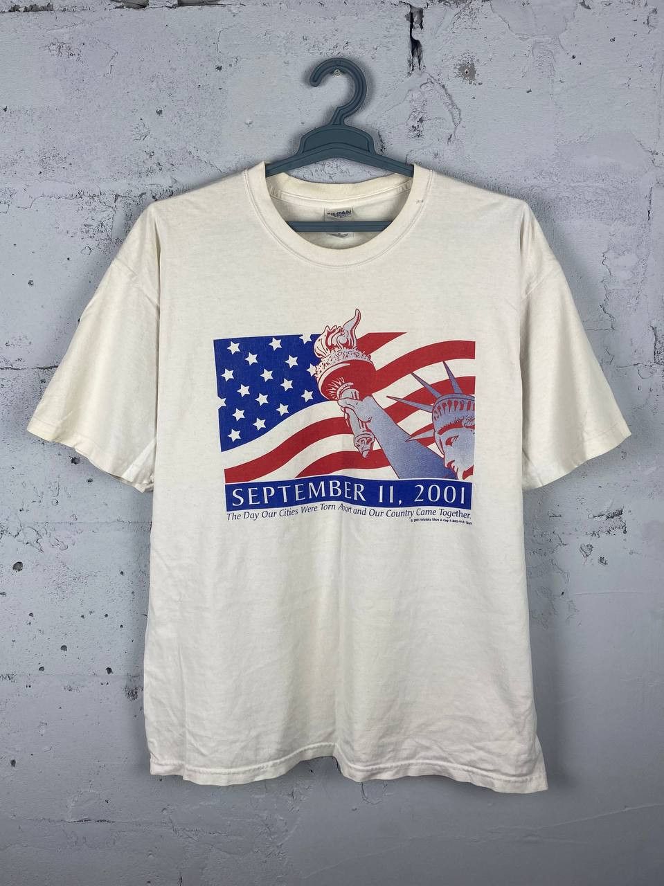 Vintage Vintage 9/11 Memorial America T-Shirt United We Stand Size US XL / EU 56 / 4 - 1 Thumbnail