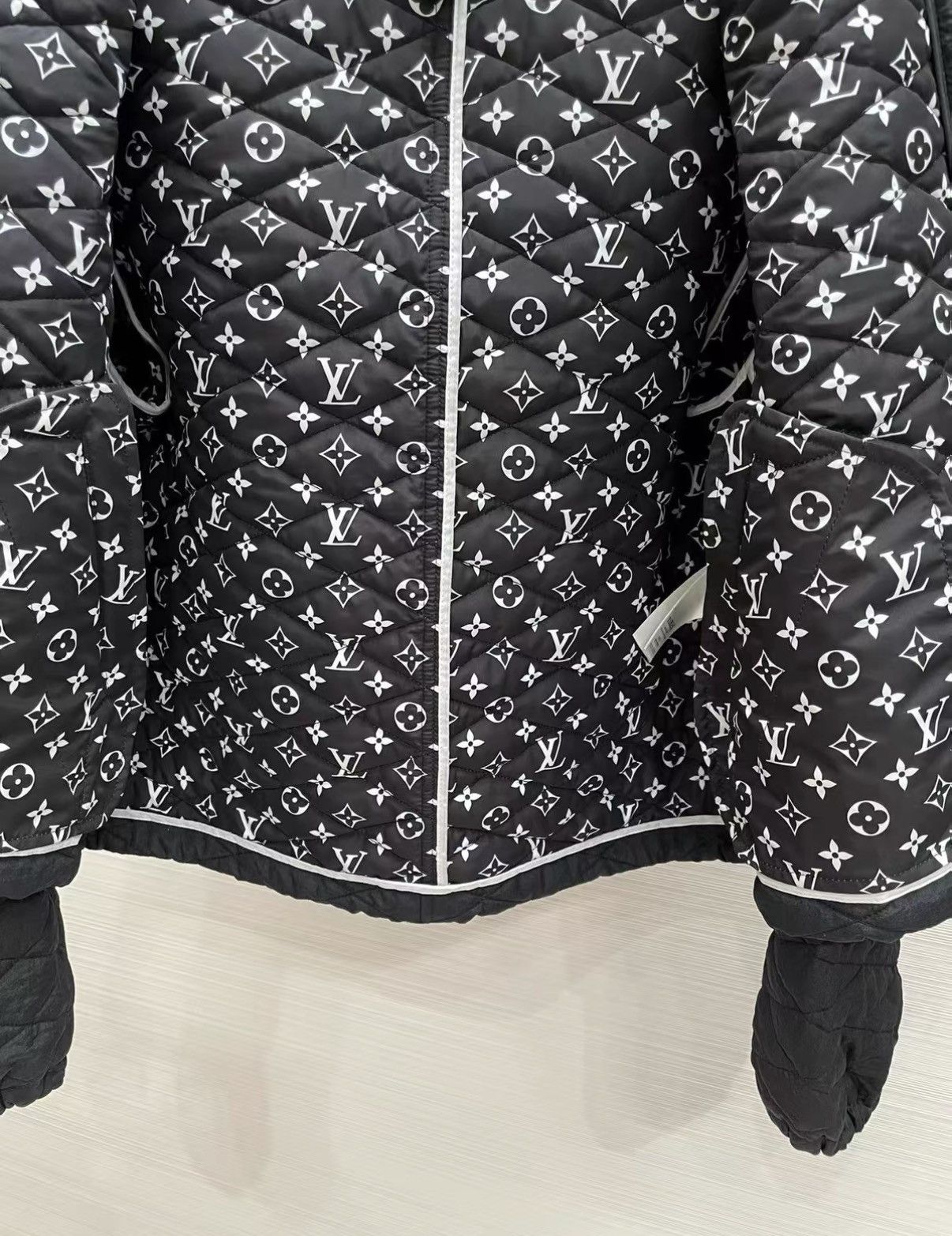 Louis Vuitton Louis Vuitton Classic Quilted Hooded Cotton Jacket J33 Size XXS / US 00 / IT 34 - 4 Thumbnail