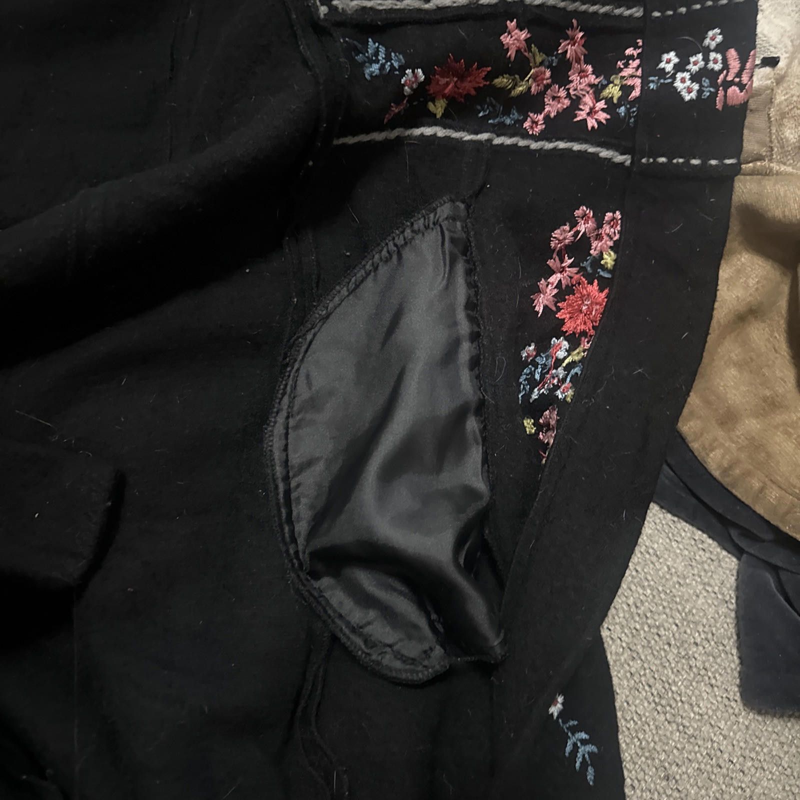 Neiman Marcus Neiman Marcus Cashmere Black Embroidered Jacket SzS Size S / US 4 / IT 40 - 9 Thumbnail
