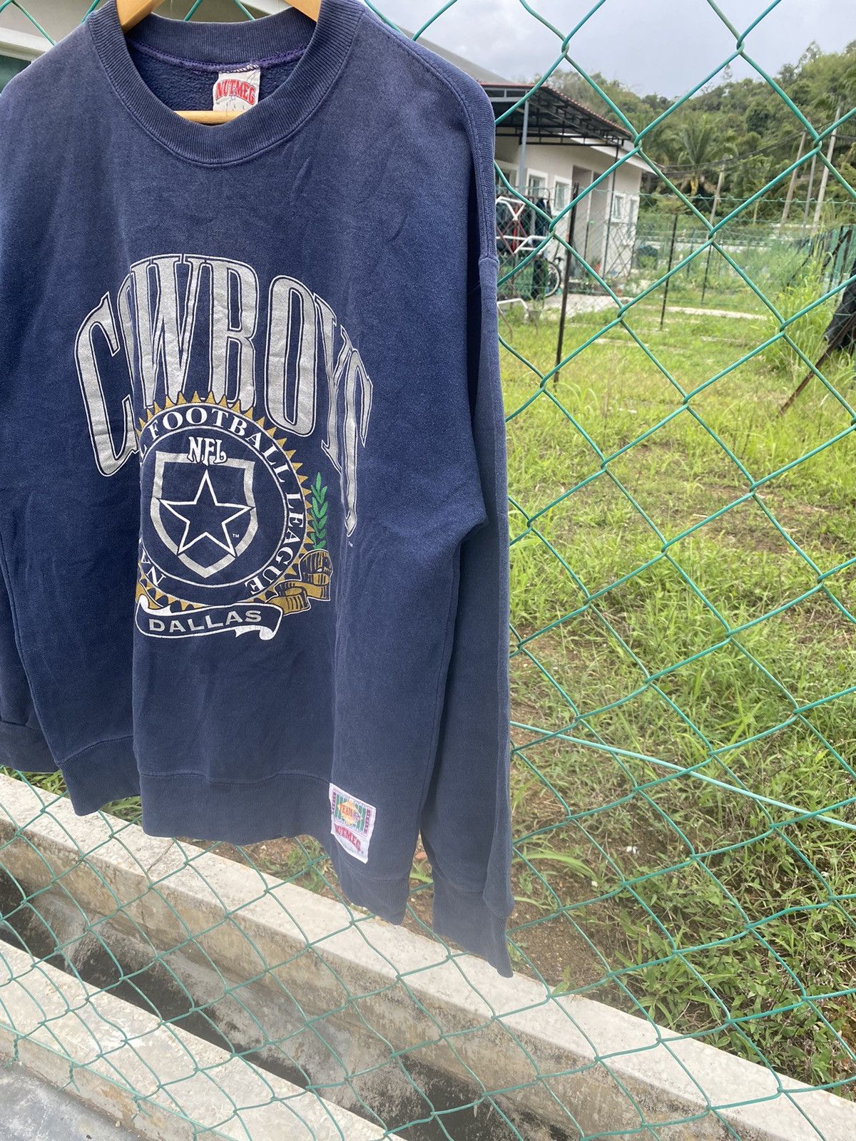 Nutmeg Vintage Nutmeg Mills Dallas Cowboys NFL Sweatshirt Size US L / EU 52-54 / 3 - 5 Thumbnail