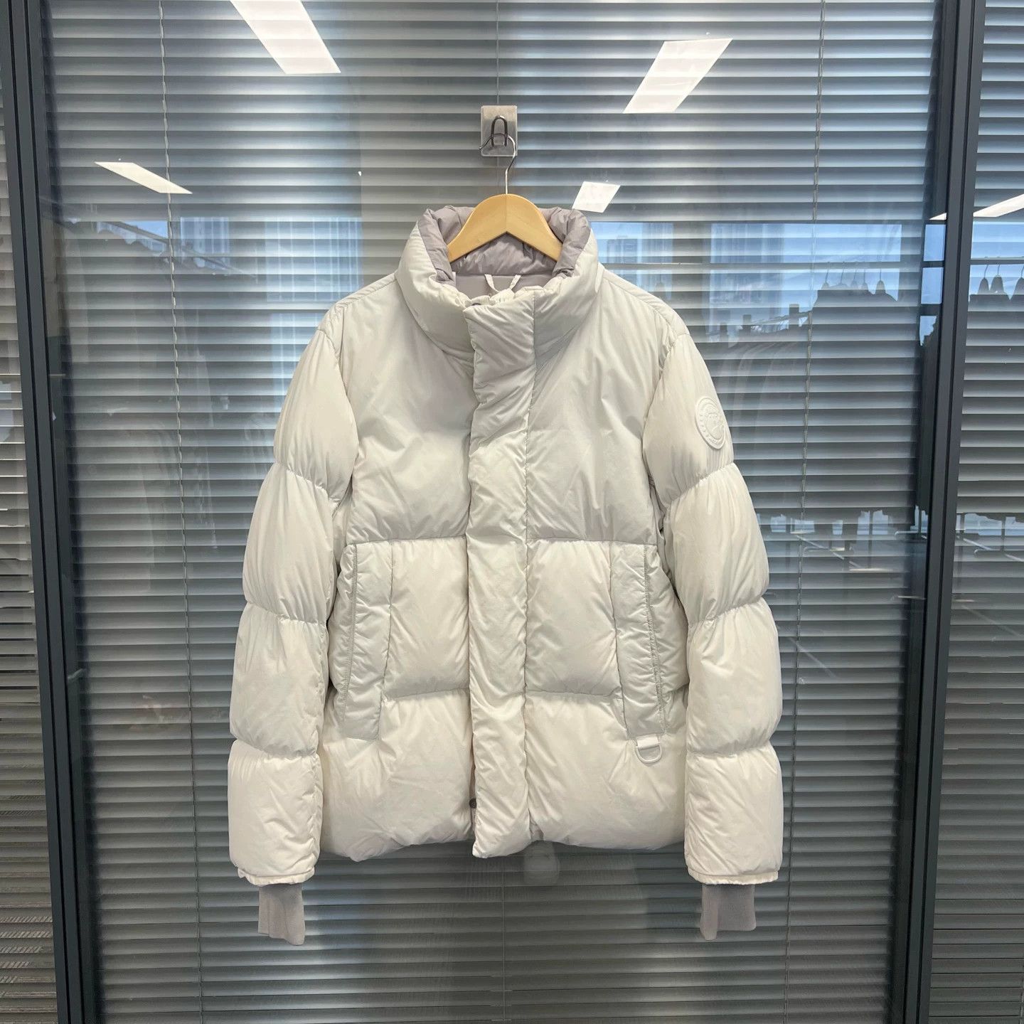 Canada Goose Canada Goose white short puffer ribbed collar M 99 new Size M / US 6-8 / IT 42-44 - 1 Thumbnail