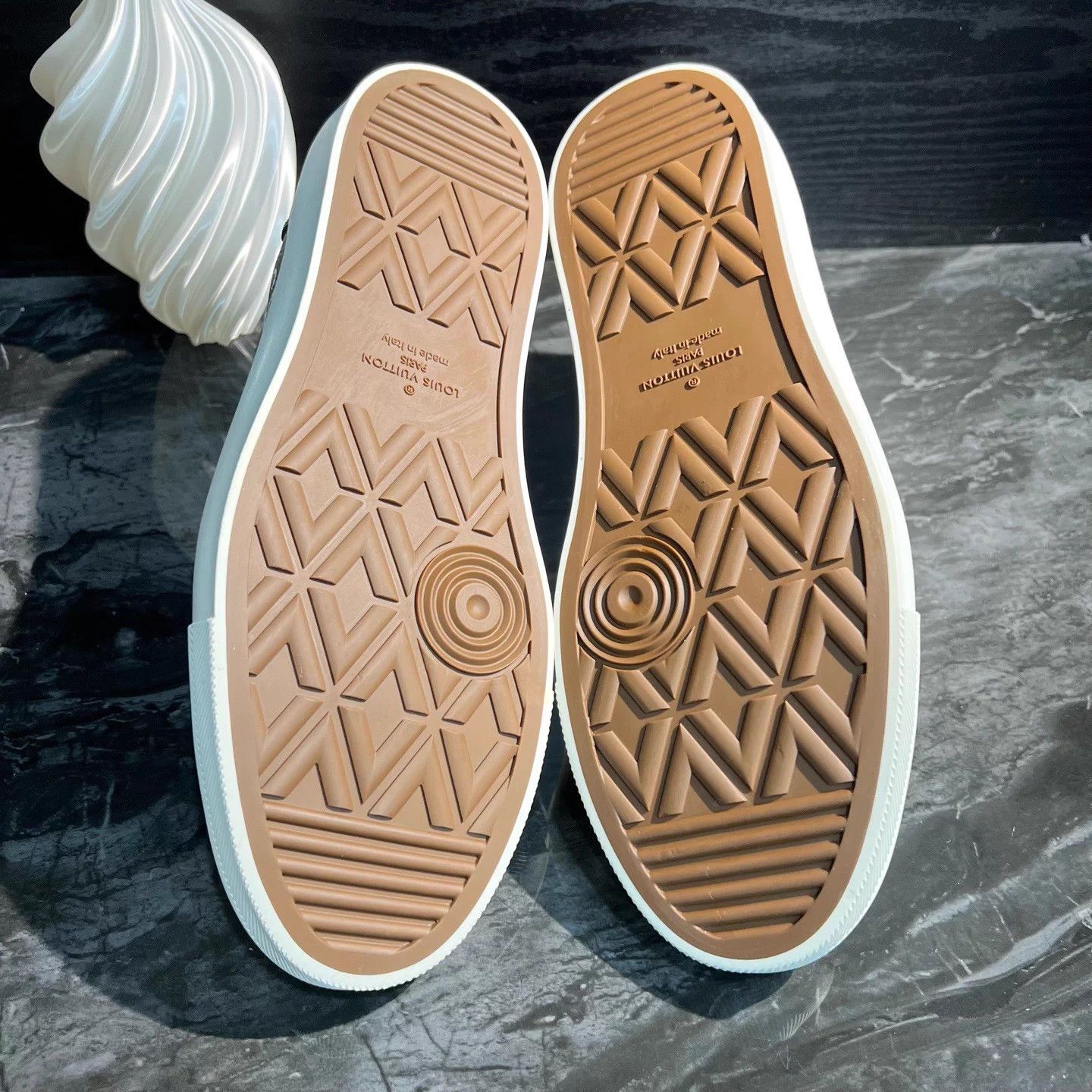 Louis Vuitton Lv 42.5 high-top black/white checkerboard near new Size US 9.5 / EU 42-43 - 5 Thumbnail