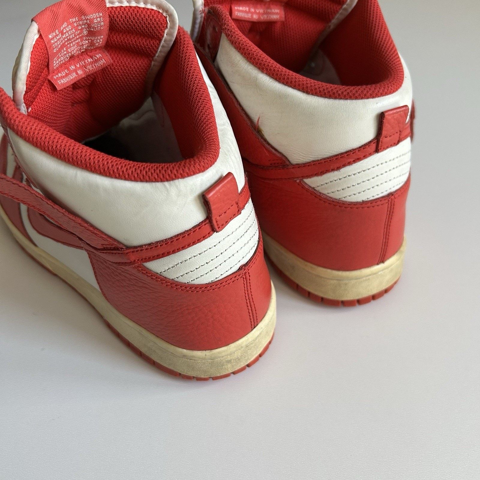 Nike Vintage Nike Dunk High 2011 US 10 Pack Sail Action Red/White Size US 10 / EU 43 - 4 Thumbnail