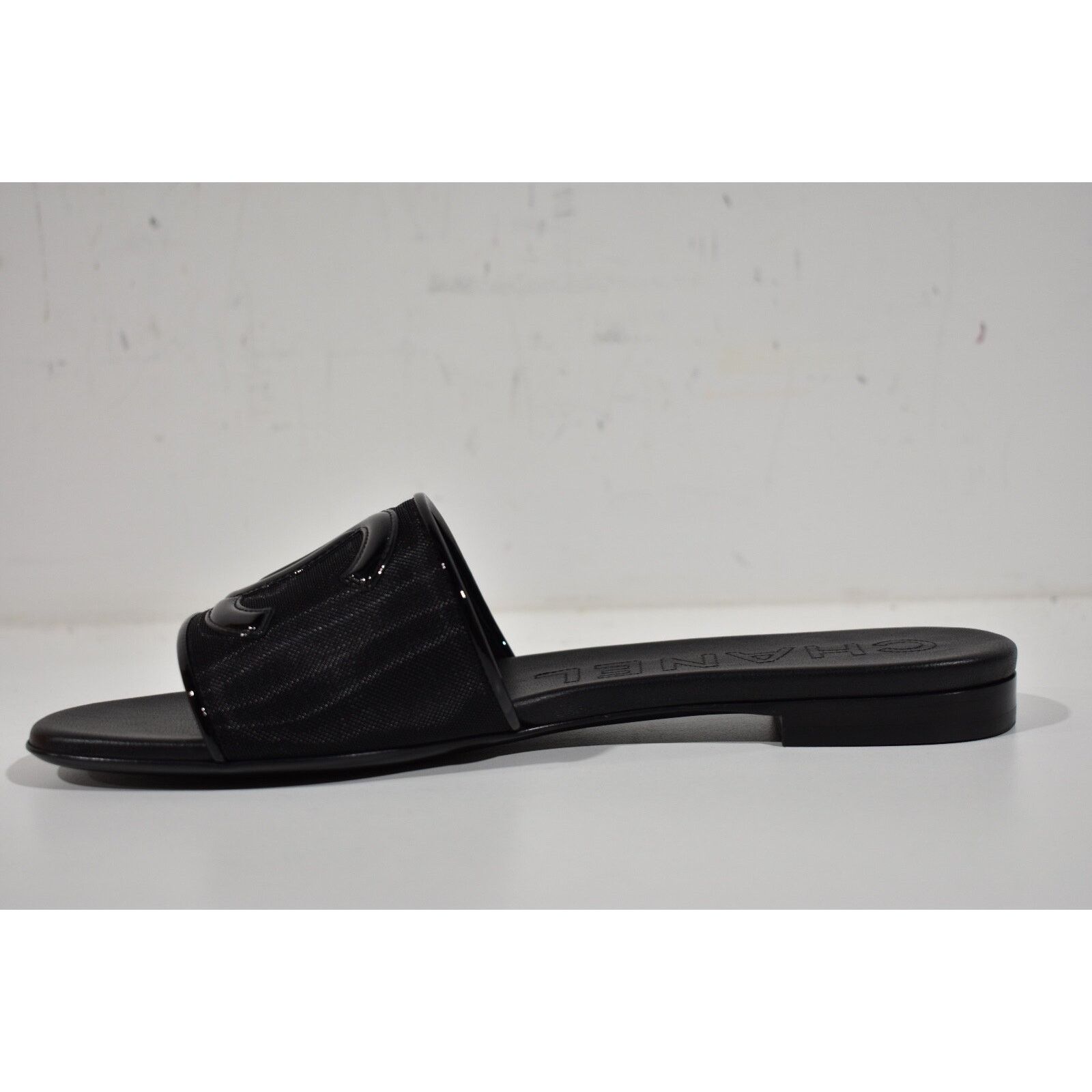 Chanel Chanel 23P Black Mesh Patent Leather CC Logo Slide Sandal Size US 8 / IT 38 - 9 Thumbnail