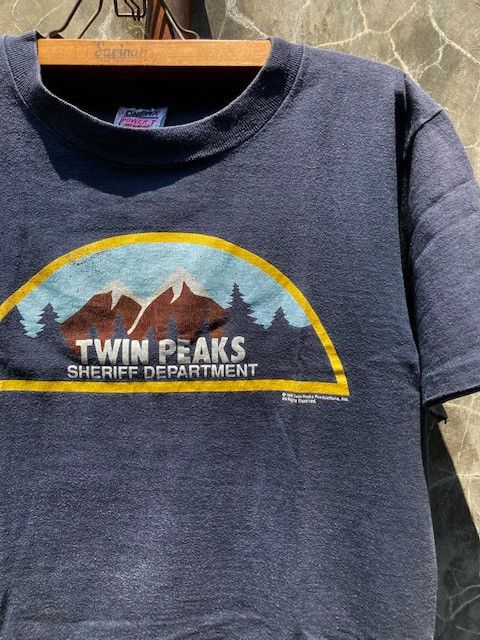 image of Movie x Vintage 1990 Twin Peaks Sheriff Department Vintage T-Shirt in Black, Men's (Size Small)