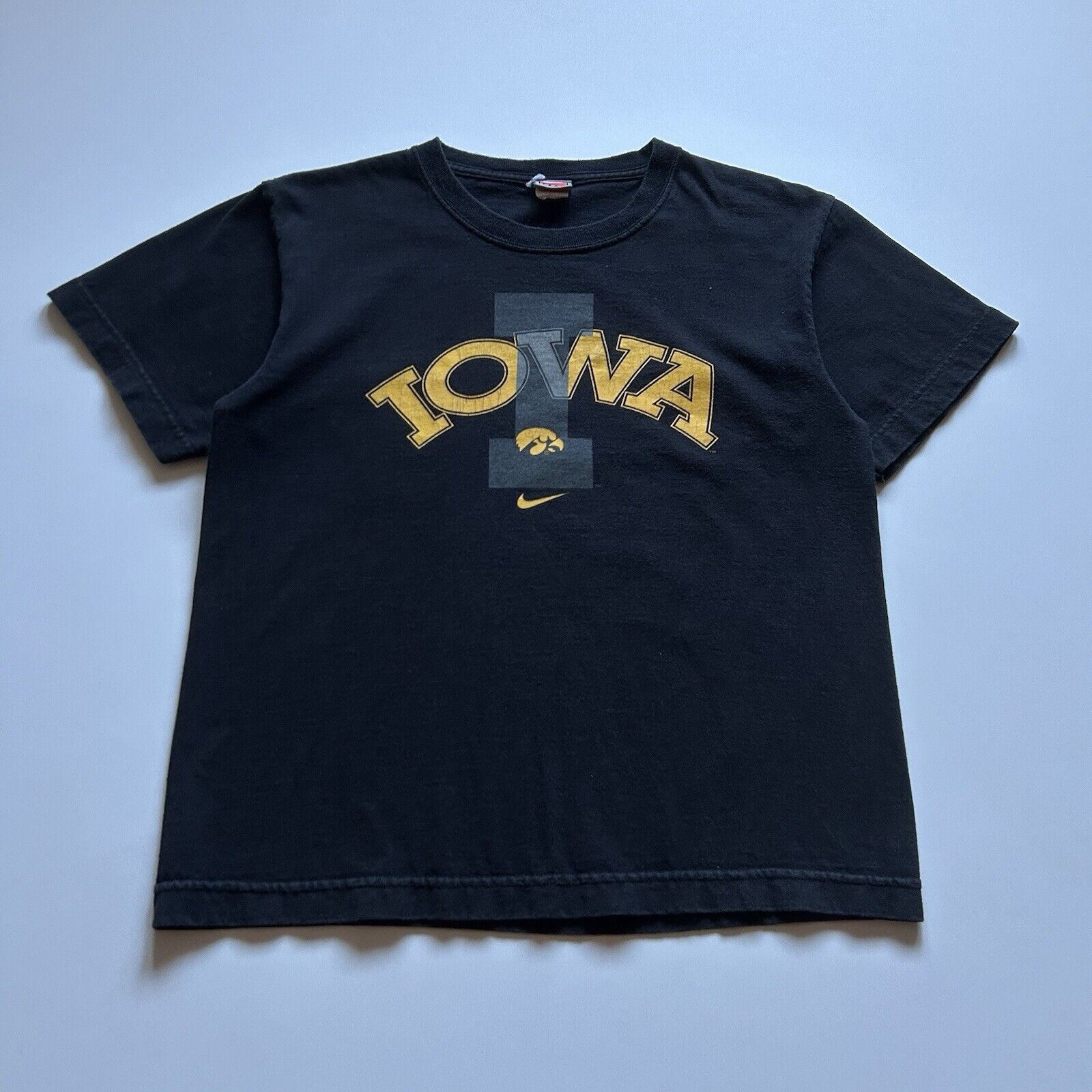 NCAA Vintage 90s Nike Iowa Hawkeyes NCAA Center Swoosh T Shirt XS Size US XS / EU 42 / 0 - 1 Thumbnail