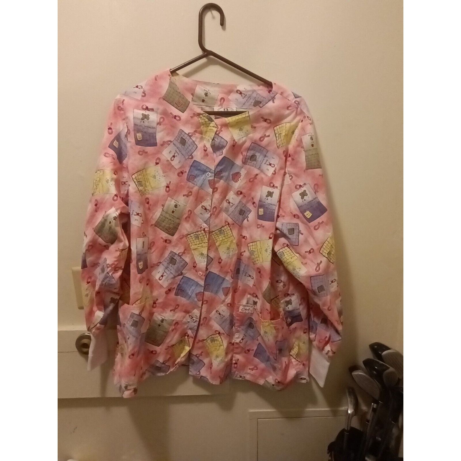 Other Crest Medical Scrub Top Breast cancer Size L Size L / US 10 / IT 46 - 1 Thumbnail