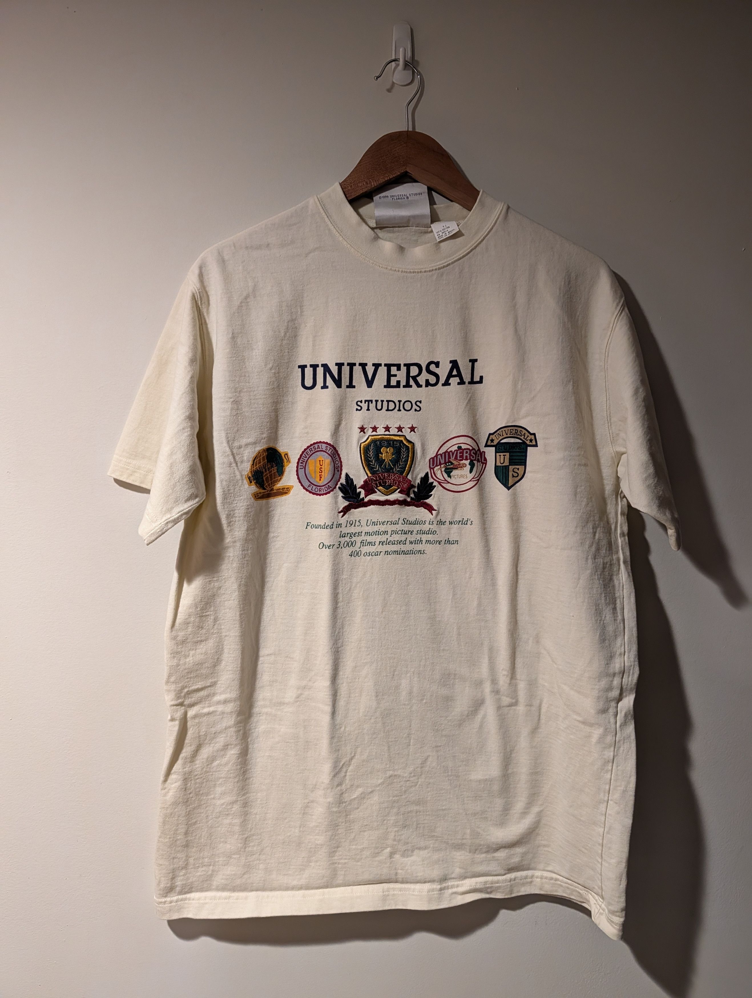 Universal Studios Vintage 1994 Universal Studios Films Movie Amusement T-Shirt Size US XL / EU 56 / 4 - 1 Thumbnail