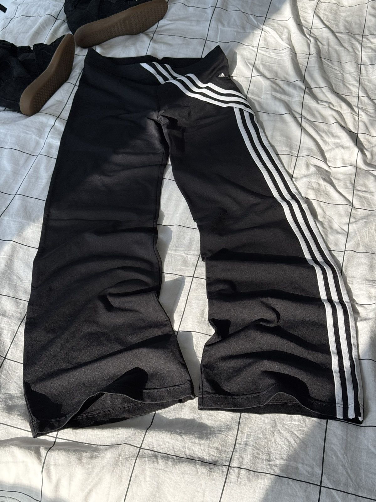 Adidas Very Rare Adidas 3 Stripe Sexy Yoga Low Waisted Flared Size 28" / US 6 / IT 42 - 4 Thumbnail