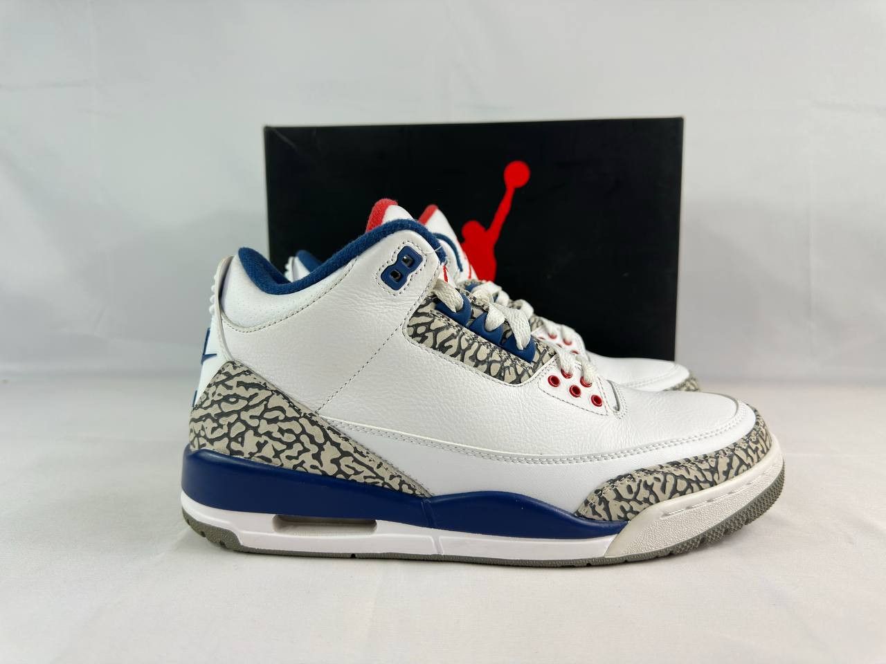 Nike Nike Air Jordan 3 Retro OG Mid True Blue Size US 10 / EU 43 - 1 Thumbnail