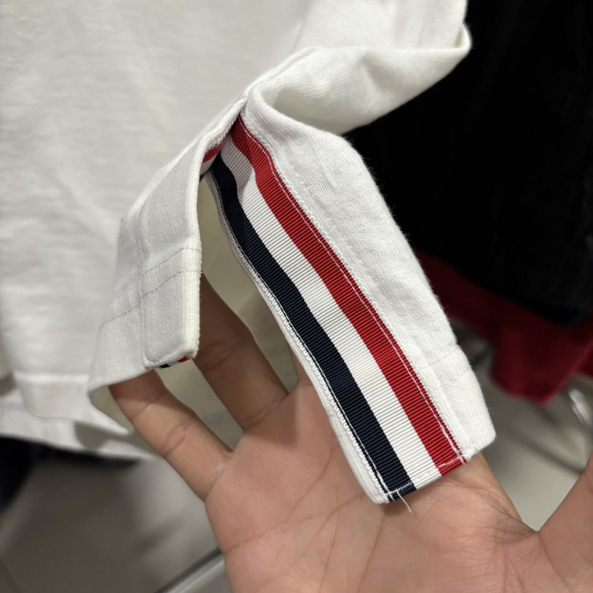 Thom Browne THOM BROWNE V Neck Pocket Tee Size US S / EU 44-46 / 1 - 8 Thumbnail