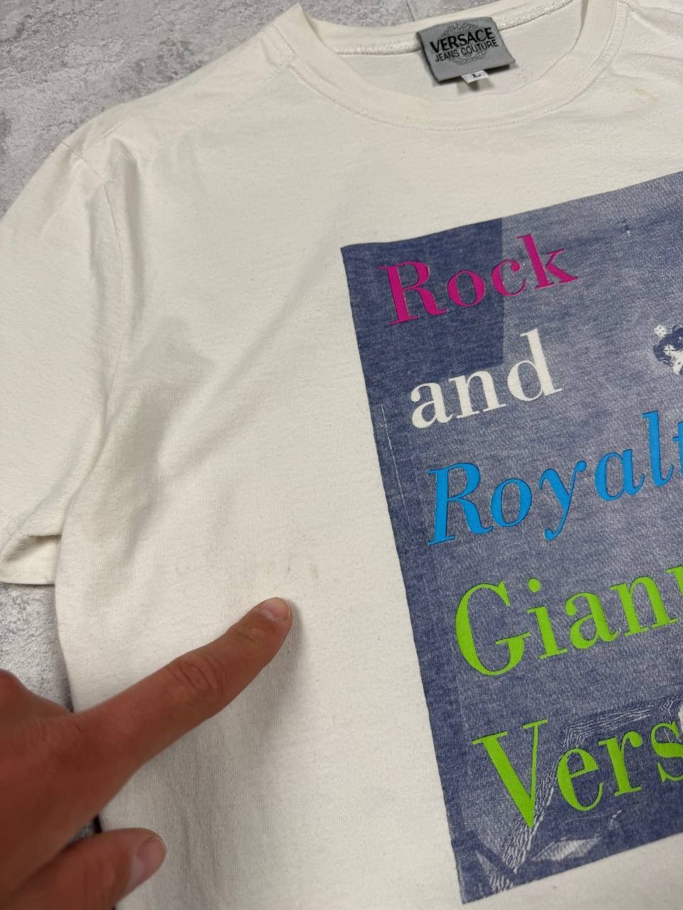 Versace RARE Vintage Rock And Royalty Gianni Versace T-Shirt Size L / US 10 / IT 46 - 10 Thumbnail