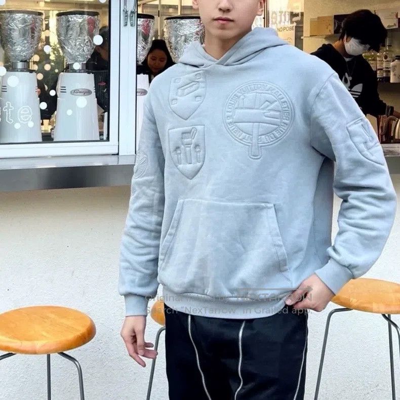 Louis Vuitton Louis Vuitton Embossed Shield Print Hoodie Size US L / EU 52-54 / 3 - 6 Thumbnail