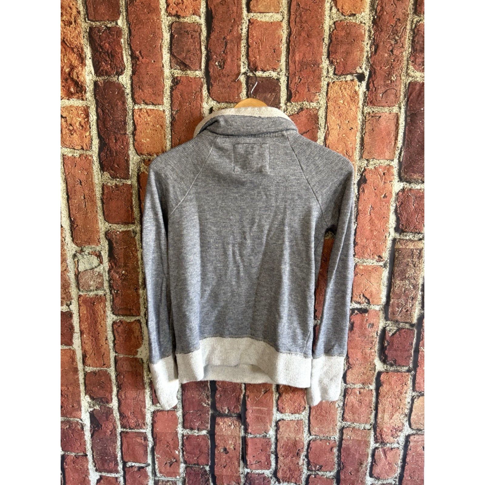 Abercrombie & Fitch Abercrombie & Fitch Womens Gray Cowl Neck Pullover Knit Sweatshirt XS - Pullover, Sweatshirt, Activewear, Knit, Gray, Cowl Neck, XS, Women Size XS / US 0-2 / IT 36-38 - 2 Thumbnail