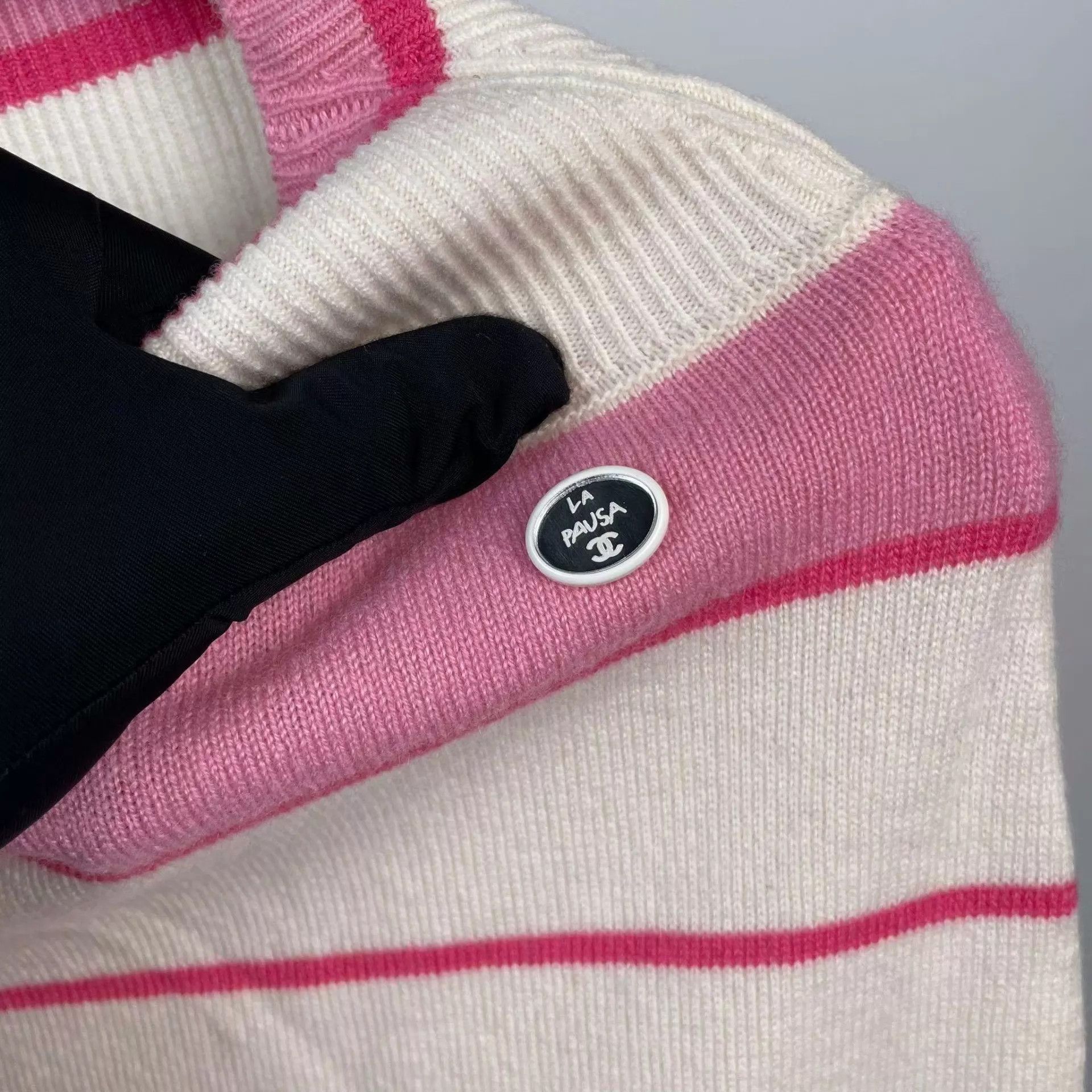 Chanel Chanel knit skirt pink white colorblock 36 with spare thread Size 26" / US 2 / IT 38 - 5 Thumbnail