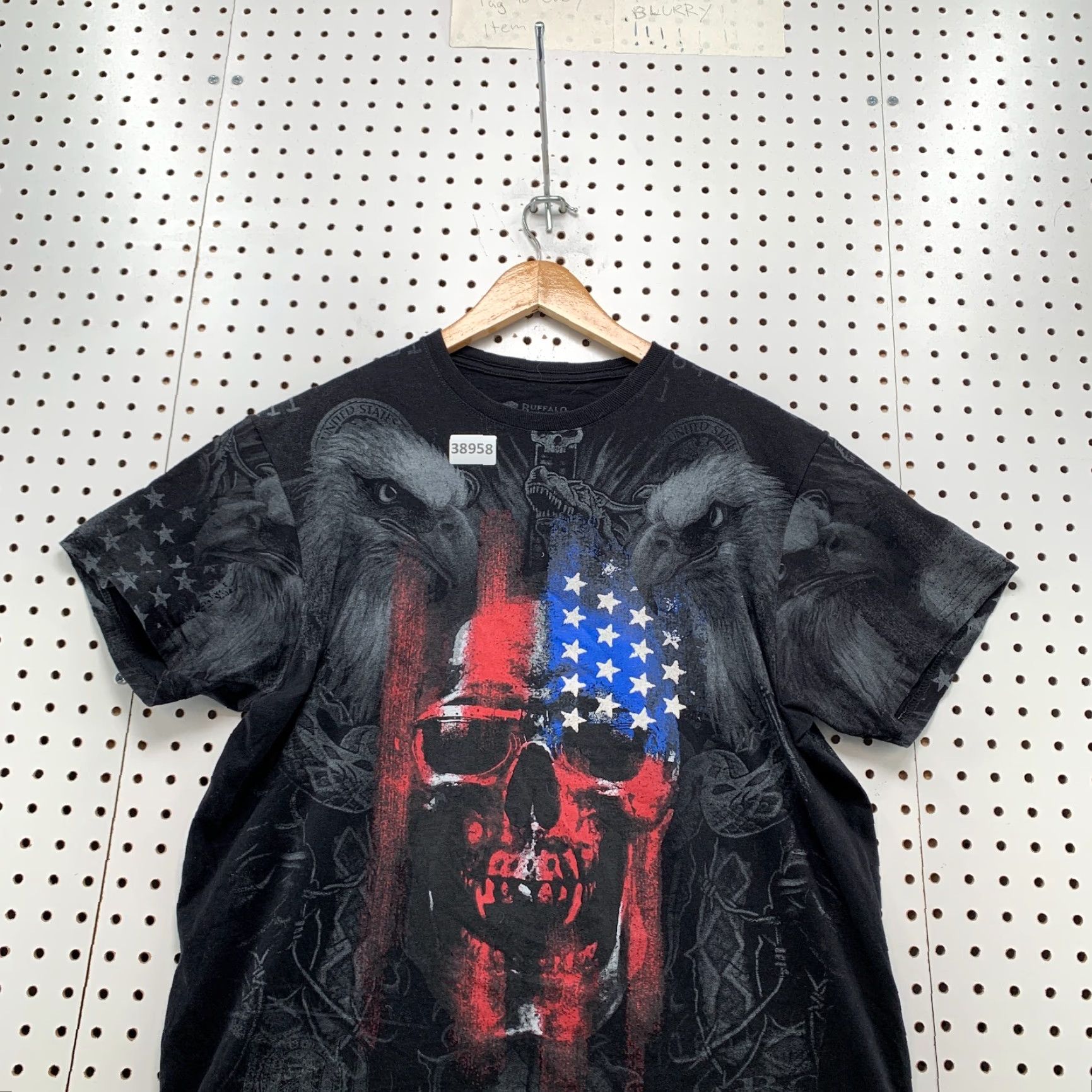 Vintage VINTAGE Y2K Buffalo Outdoors Graphic Print T-Shirt Men's L Black Skull USA Theme Size US L / EU 52-54 / 3 - 3 Thumbnail