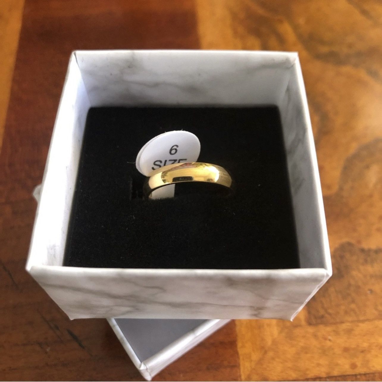 Jewelry Ladies 18kt solid yellow gold 4mm classic dome band NWT 6 Size ONE SIZE - 1 Thumbnail