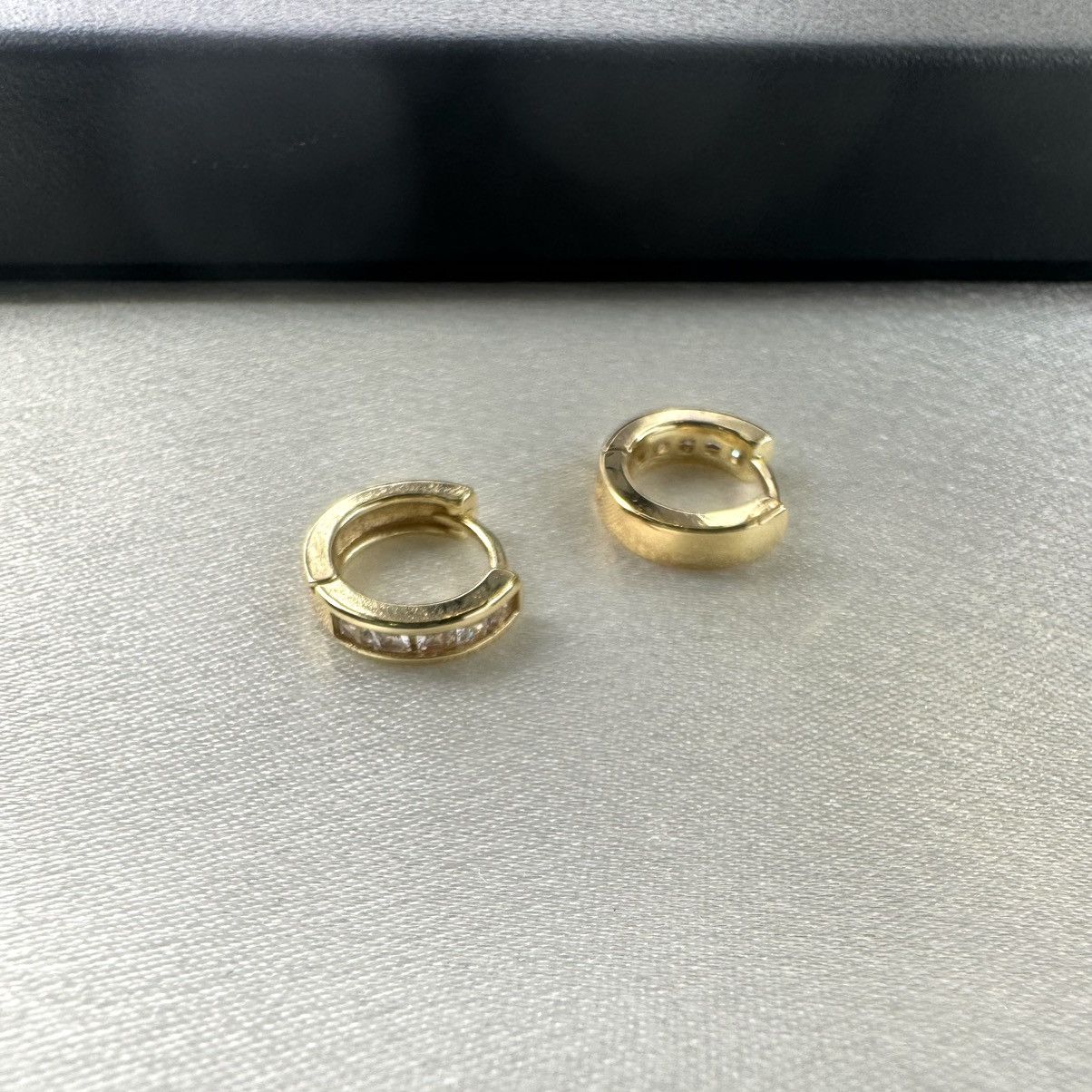 Designer CZ Small Gold Hoop Earrings for Women Men Size ONE SIZE - 5 Thumbnail