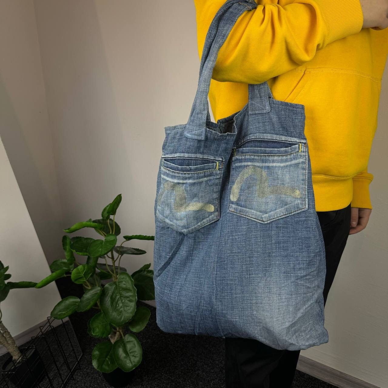 Japanese Brand Vintage Y2k Style Evisu Japanese Crossbody Shoppers Denim 90 Size ONE SIZE - 1 Thumbnail