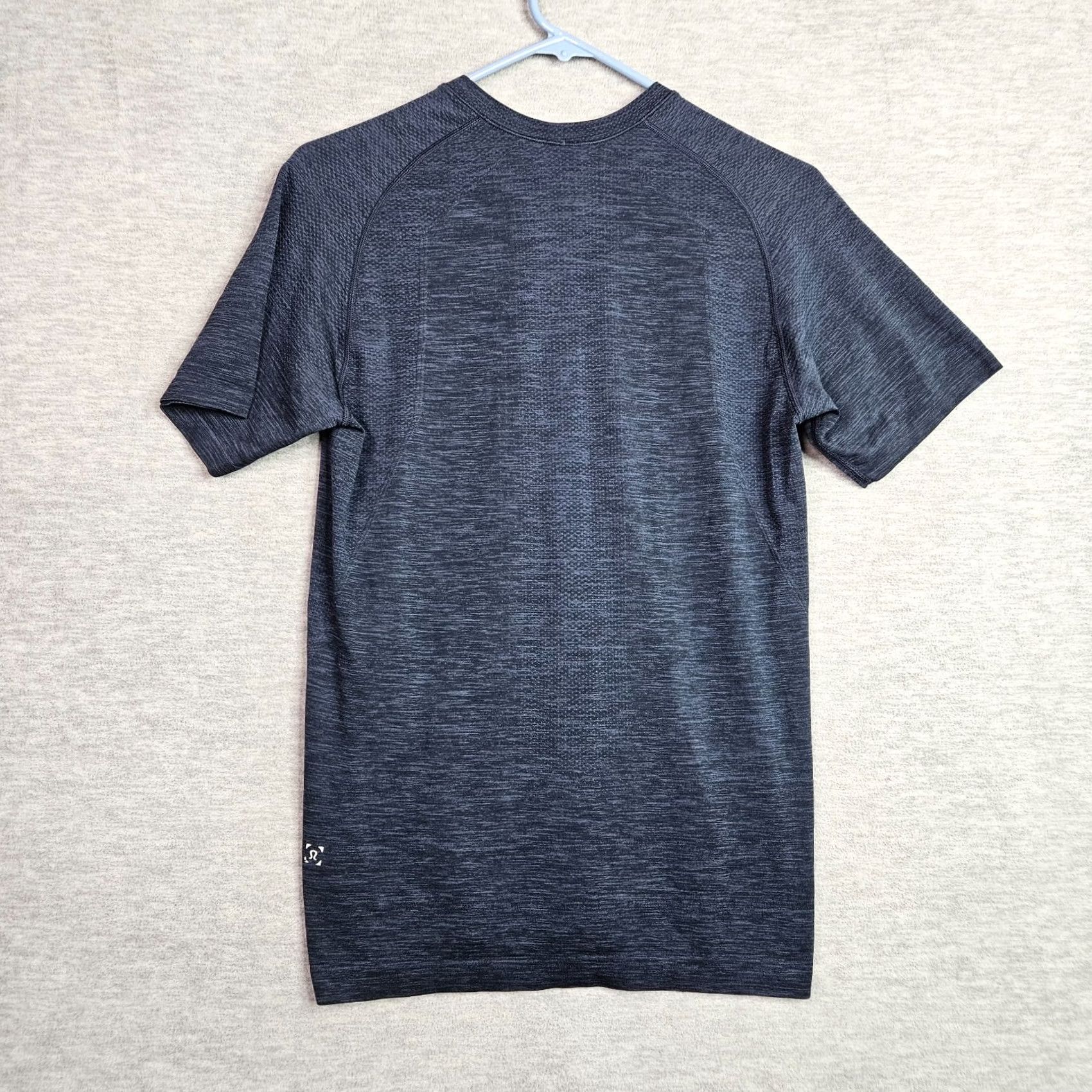 Lululemon Lululemon Navy Blue Short Sleeve Graphic Performance Tee S Men Shirt Crew Neck Logo Activewear Regular Fit Size US 29 - 2 Thumbnail