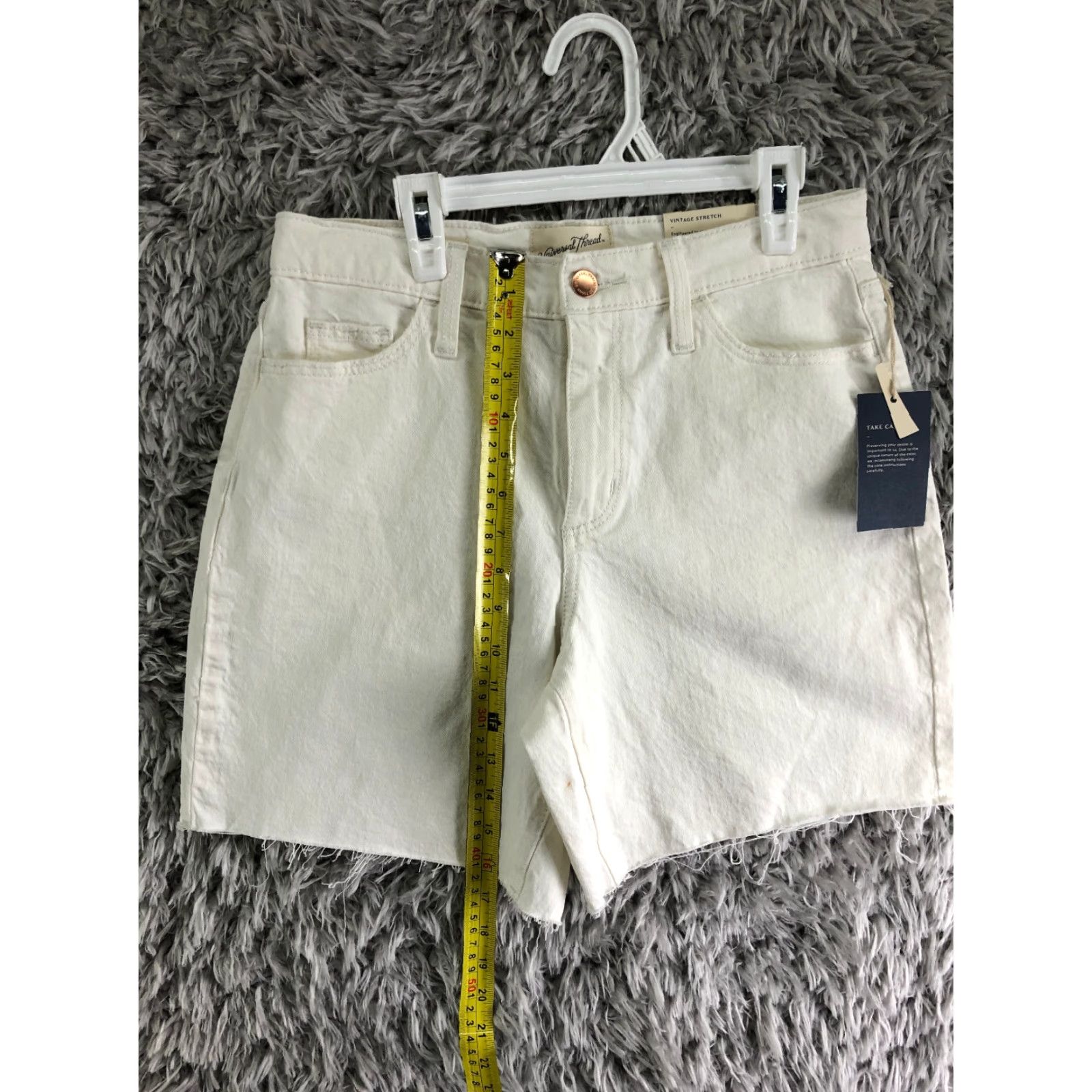 Vintage VINTAGE Universal Thread Bermuda Shorts Womens Size 2 White Denim Jean Shorts Size 26" / US 2 / IT 38 - 3 Thumbnail