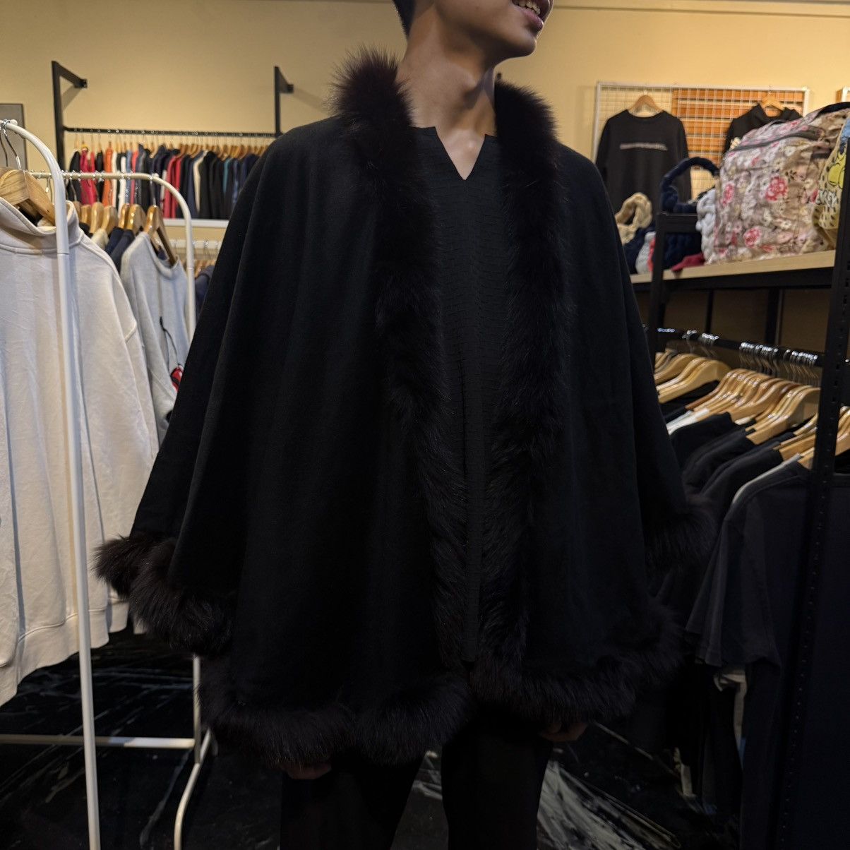 Balmain Vintage Balmain Cashmere Fur Poncho Size ONE SIZE - 9 Thumbnail
