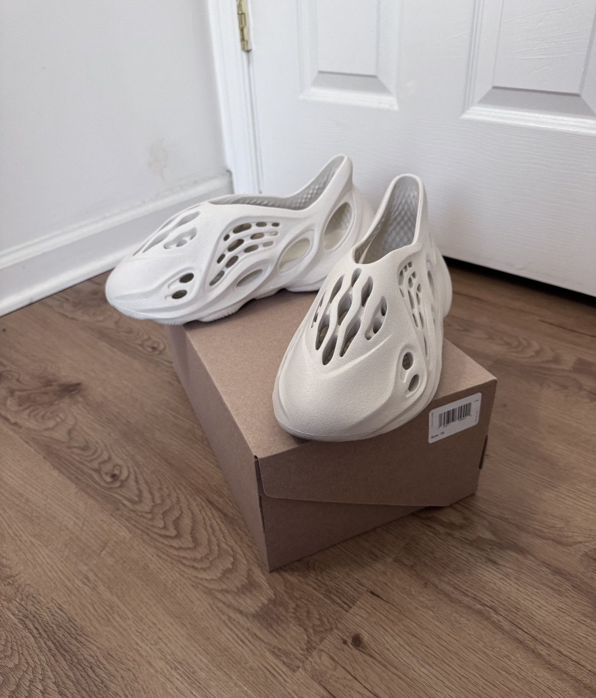 Adidas Adidas Yeezy Foam RNNR Sand Size US 10 / EU 43 - 18 Thumbnail