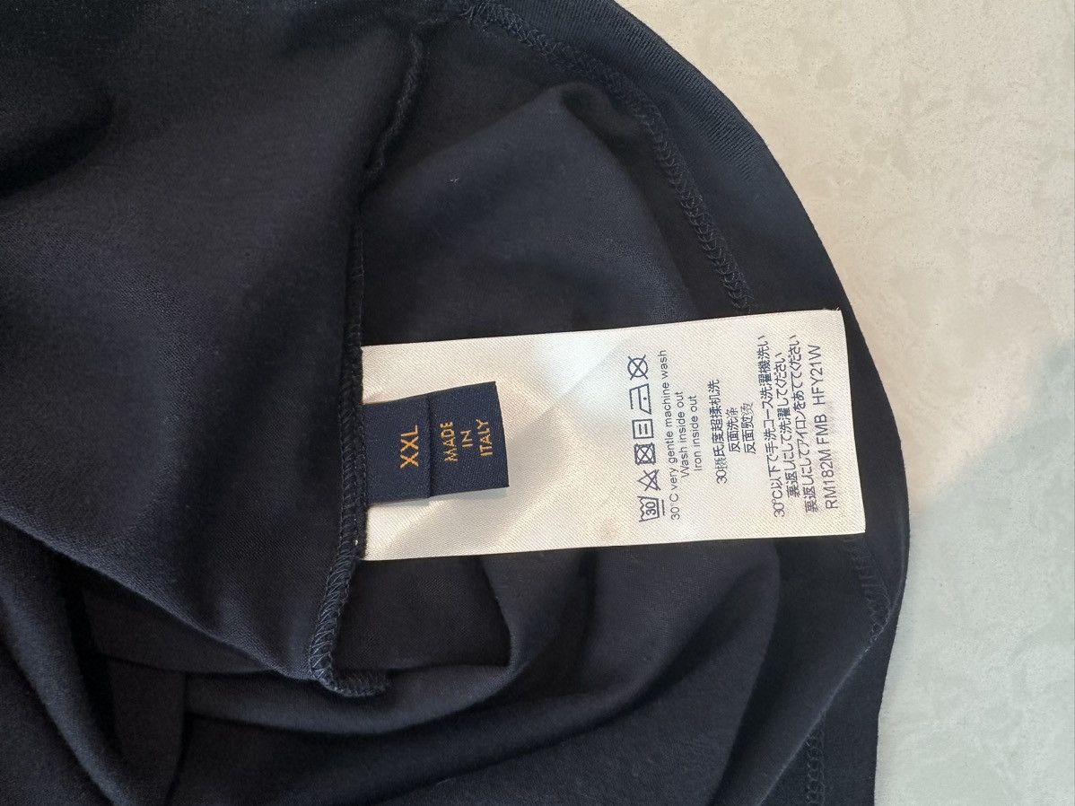 Louis Vuitton Louis Vuitton Upside Down Logo T shirt Size US XXL / EU 58 / 5 - 3 Thumbnail