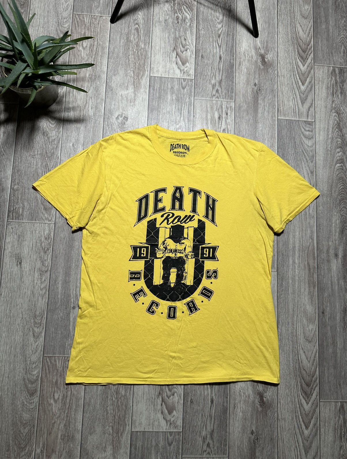 Death Row Records × Rap Tees Death Row Records Rap Label Big Logo Yellow T-shirt Size US L / EU 52-54 / 3 - 1 Thumbnail