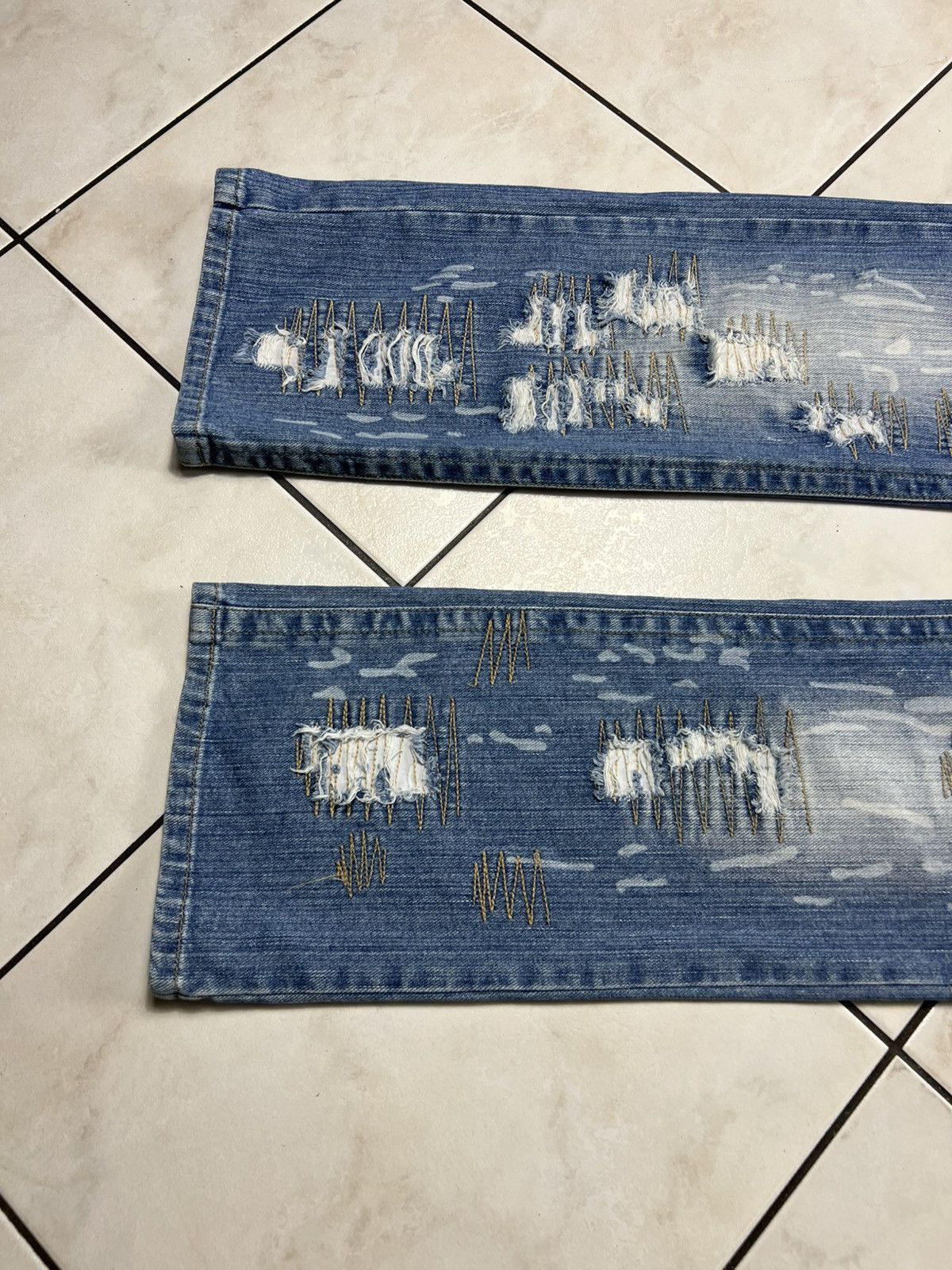 Dolce & Gabbana Vintage Dolce & Gabbana distressed denim y2k painted jeans Size US 31 - 7 Thumbnail