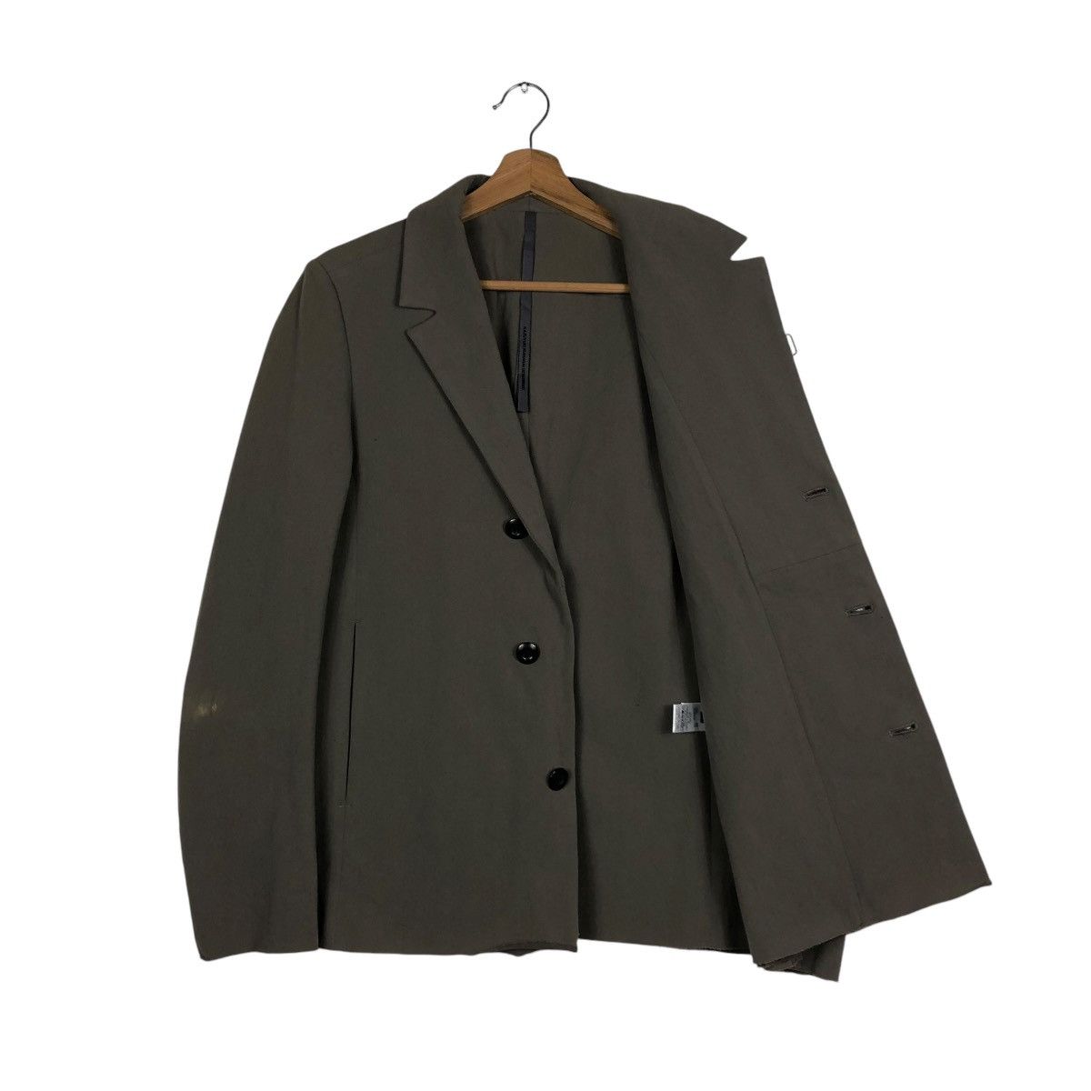 Kazuyuki Kumagai Attachment 🔥CASUAL COATS JACKETS BUTTON KAZUYUKI KUMAGAI ATTACHMENT Size US S / EU 44-46 / 1 - 11 Thumbnail
