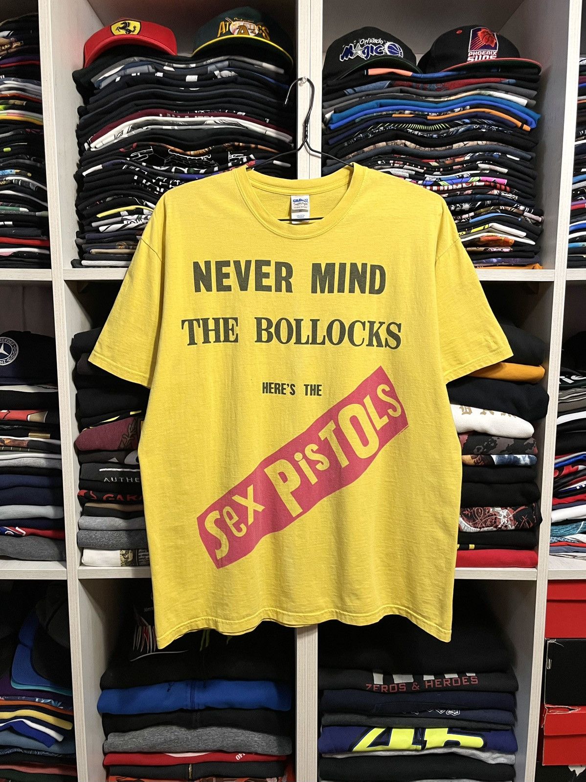 Band Tees Vintage Sex Pistols Never Mind The Bollocks Band T-Shirt Size US XL / EU 56 / 4 - 1 Thumbnail