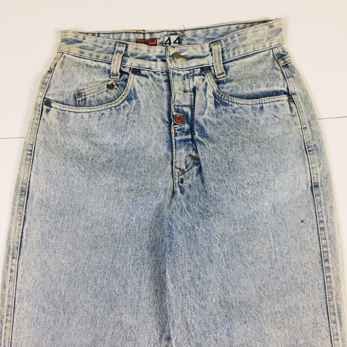 Vintage Vintage Acid Wash Red Button Tapered Leg Made in Italy Size US 29 - 3 Thumbnail