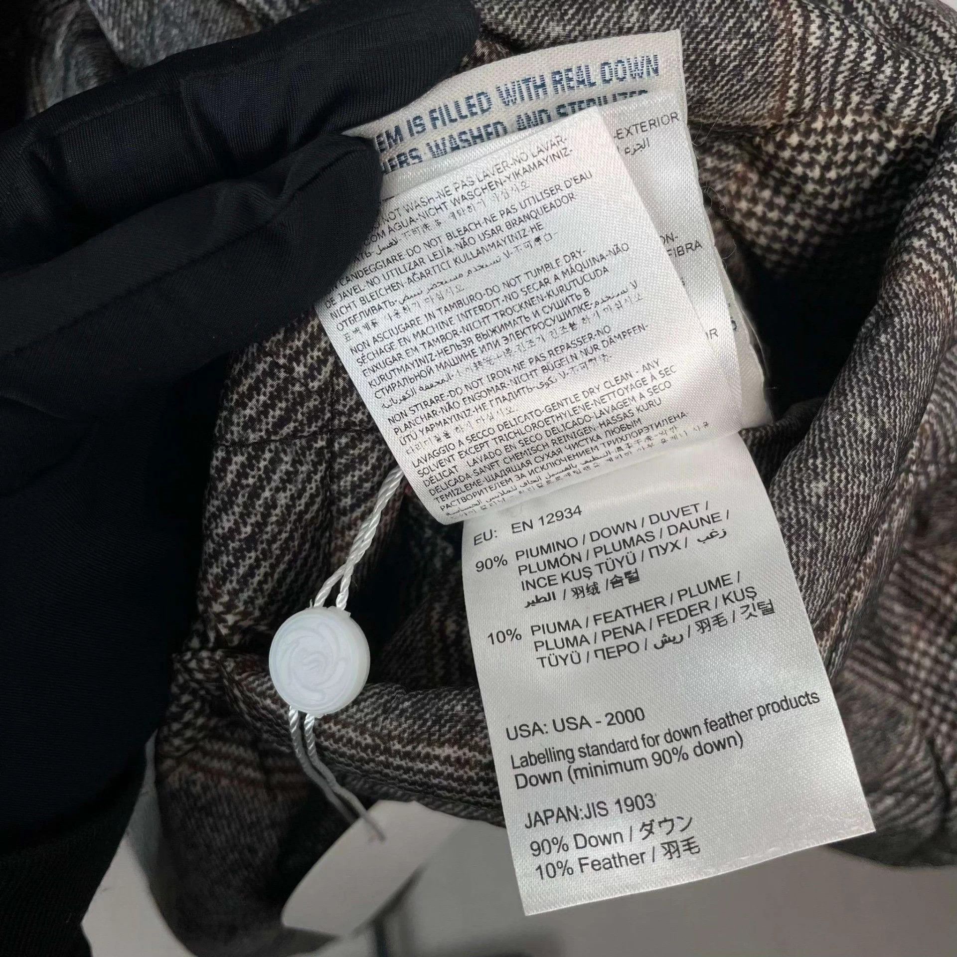 Moncler Moncler down coat 4 pattern Size US XL / EU 56 / 4 - 7 Thumbnail