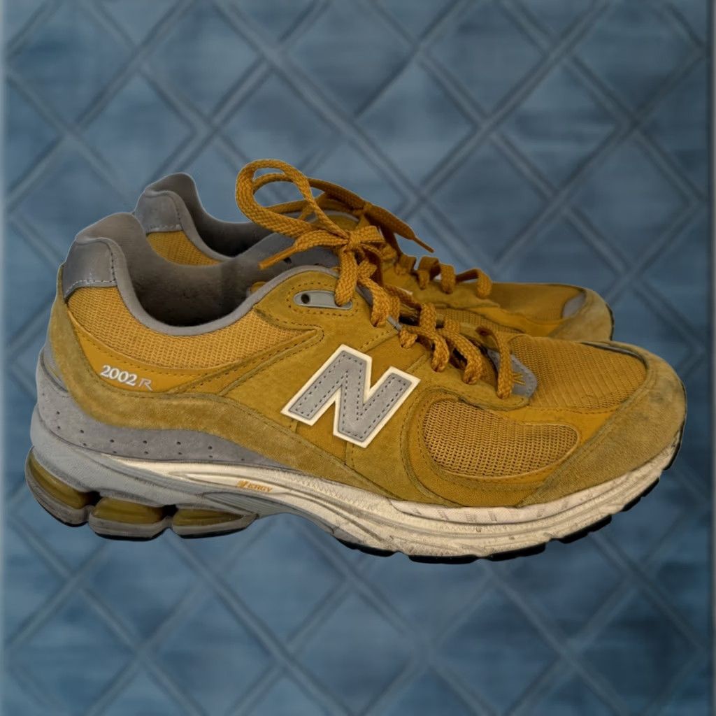 New Balance New Balance 10 Sneaker Egg yolk Yellow Preowned Mens 2002R 2002 Size US 10 / EU 43 - 1 Thumbnail